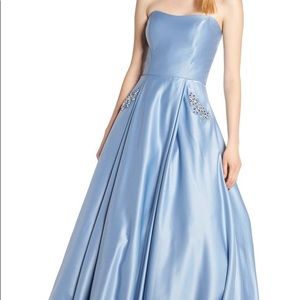 Strapless Embellished Pocket Satin Evening Dress
BLONDIE NITES